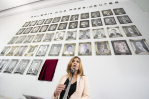 Porto Alegre: Descerrada foto de Mônica Leal na galeria dos ex-presidentes da Câmara de Vereadores