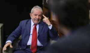 Lula: MPF reconhece prescrição de caso do triplex do Guarujá; Band