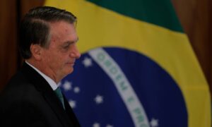 Bolsonaro acusa aliados de tumultuarem escolha de vice para 2022: 'Quem escolhe sou eu'; O Globo
