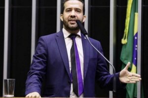André Janones lança candidatura à presidência pelo partido Avante, em Recife; Correio Braziliense