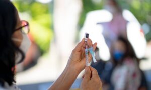 Criança vacinada em Lençóis Paulista (SP) não teve reação a imunizante, conclui investigação: O Globo