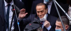 De olho na presidência, Berlusconi volta à cena na Itália; Deutsche Welle