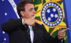Bolsonaro comemora redução de 80% das multas no campo: 'Paramos de ter problemas com a questão ambiental'; O Globo