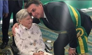 Mãe de Bolsonaro morre aos 94 anos; anúncio foi feito pelo presidente; G1