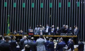 Partidos já têm disputa entre parlamentares e presidenciáveis por verbas do fundo eleitoral; O Globo