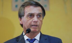 Bolsonaro mantém R$ 1,7 bi para reajuste de servidores, mas veta R$ 1,3 bi de emendas de comissão; O Globo