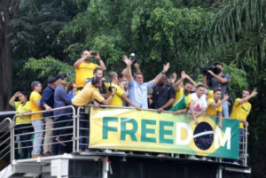 Pesquisa indica Bolsonaro prisioneiro de seus eleitores; Metrópoles
