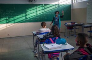 Prefeitos dizem que reajuste a professores é uma 'bomba' e calculam impacto de R$ 30,4 bilhões; O Estado de São Paulo