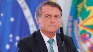 Bolsonaro diz que falou com Lewandowski sobre vacinação infantil; Poder 360