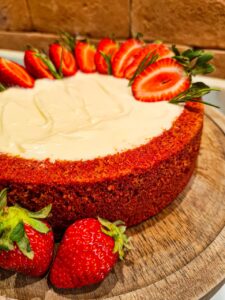 Cozinha inclusiva: confeiteira abre curso gratuito para ensinar a fazer e vender bolos saudáveis na Internet