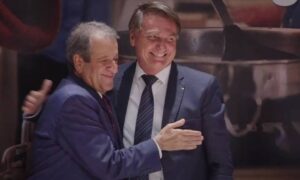 Presidente do PL quer lançar pré-candidatura de Bolsonaro junto com convenção do partido; O Globo