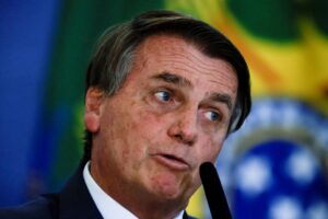 'Não vamos perder essa guerra', diz Bolsonaro, após críticas do TSE; O Estado de São Paulo
