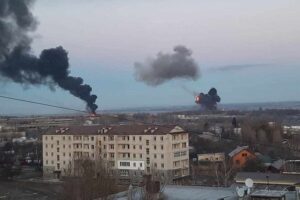 Cidades ucranianas são bombardeadas após Putin anunciar 