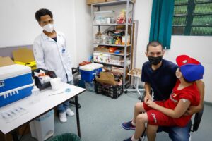 Porto Alegre: Saúde oferece vacinação contra a Covid-19 e testagem neste feriado