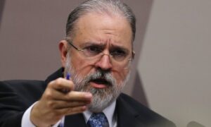 Justiça Federal diz que investigação vazada por Bolsonaro é sigilosa; O Globo