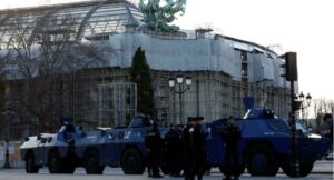 Macron protege centro de Paris com tanques de guerra para evitar 'Comboio da Liberdade'; RFI