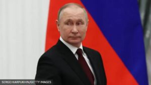 Como decisão de Putin escala a crise na Europa; BBC