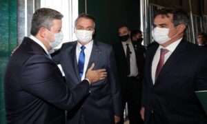 Aliança de Bolsonaro reúne menos prefeitos e deputados do que Dilma e FH; O Globo