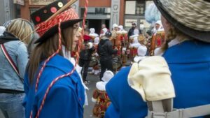 Carro em alta velocidade atropela grupo que brincava Carnaval na Bélgica e mata pelo menos seis pessoas; RFI