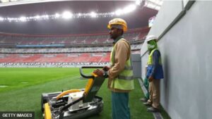 Copa do Mundo 2022: como o Catar tratou os trabalhadores que construíram os estádios?; BBC