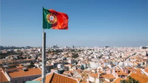 Discriminação contra brasileiros em Portugal: 'Tive que falar inglês para ser bem tratado'; BBC
