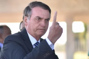 Bolsonaro diz concordar que povo vivia melhor no tempo de Lula; Metrópoles