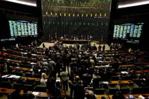 Câmara aprova perdão de até 99% de dívida do Fies e amplia rol de beneficiários; Folha de São Paulo