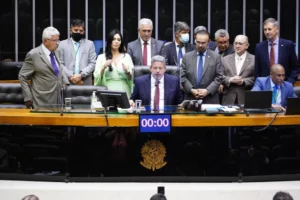 Câmara aprova teto para ICMS de energia e combustíveis com compensação a Estados e municípios, por Iander Porcella/O Estado de São Paulo