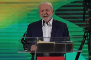 Lula deve ir a debates no primeiro turno, mas quer redução do número de encontros, por Sérgio Roxo/O Globo
