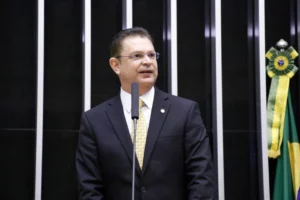 Bancada evangélica já alcança 80% dos partidos na Câmara; O Estado de São Paulo