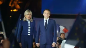 Sem tapete vermelho ou desfile em carro aberto, Macron toma posse para segundo mandato; RFI