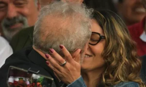Os detalhes finais do casamento de Lula e Janja: celular vetados e petistas históricos fora da lista, por Bela Megale/O Globo