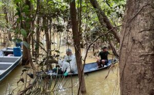Lancha de Bruno e Dom é encontrada afundada em rio do Amazonas. A embarcação estava submersa a cerca de 20 metros de profundidade