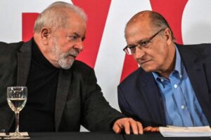 Relação com militares e empresariado ainda é desafio para a chapa Lula-Alckmin, por Catia Seabra e Victoria Azevedo/Folha de São Paulo