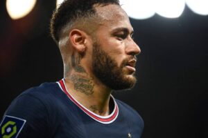 PSG comunica a Neymar que não conta mais com ele, diz jornal espanhol; Folha de São Paulo