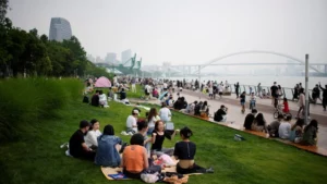 Moradores de Xangai retomam liberdade após 2 meses de confinamento; RFI