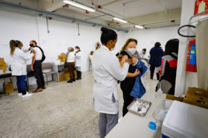 Porto Alegre: Vacinação contra gripe e Covid-19 segue neste sábado em três locais