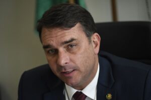 Flávio Bolsonaro diz que é impossível conter reação de apoiadores a resultado de eleições, por Felipe Frazão/O Estado de São Paulo