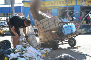 Porto Alegre: Projeto perdoa multas de catadores e recicladores de lixo