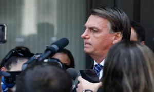 'Ex-guerrilheiro da esquerda', diz Bolsonaro sobre vitória de Petro, por Ana Mendonça/Estado de Minas