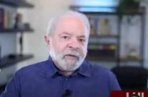 Lula: Bolsonaro poderia resolver alta dos combustíveis com 'canetada', mas não faz, por Guilherme Caetano/O Globo