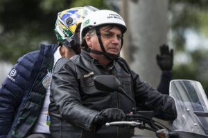Irmão de Bolsonaro contradiz organizador de motociata sobre presença de presidente; Folha de São Paulo
