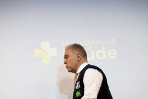 Ministro da Saúde sugere vermífugo contra quem defende liberação de drogas, por Thaísa Oliveira/Folha de São Paulo