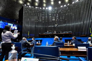 Legislativo e Judiciário pagam reembolsos de saúde acima de R$ 100 mil, por Lucas Marchesini/Folha de São Paulo