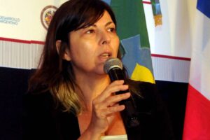 Silvina Batakis é escolhida nova ministra da Economia da Argentina; Folha de São Paulo