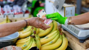 Governo francês tem pouca margem de manobra para segurar escalada da inflação; RFI