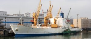 Rússia ataca porto de Odessa horas após acordo sobre grãos; Deutsche Welle