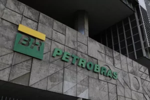 Petrobras vive disputa por cargos de assessor da presidência, por Bruno Rosa/O Globo