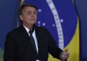 Bolsonaro diz que dispensa apoio de quem recorre à violência e ataca a esquerda, por Camila Zarur/O Globo