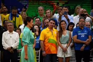 Bolsonaro chama Lira de 'amigo de longa data' e 'dono da pauta' após presidente da Câmara receber vaias em convenção, por Bernardo Mello e Jan Niklas/O Globo